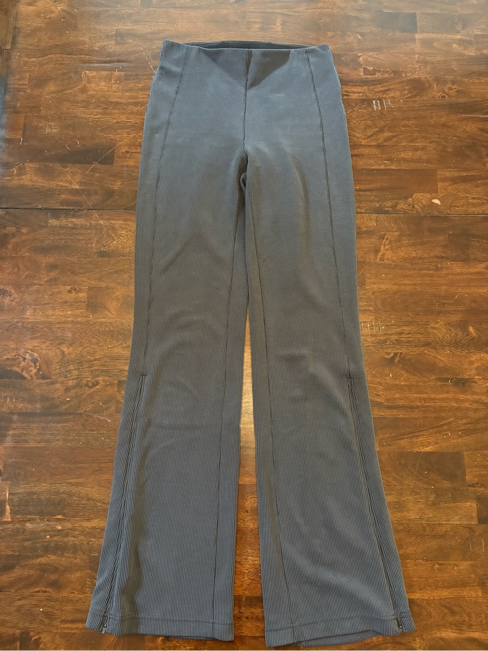 Lululemon | Ribbed Softstreme Flared Pant in Black - Size 6